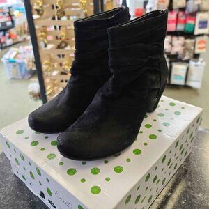 Earthies Women's Slouched Heeled Boots, Black, Size 7